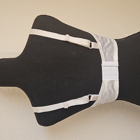 NWOT Breezies set OF 3 bras 36DD pink, white & nude - Picture 4 of 16